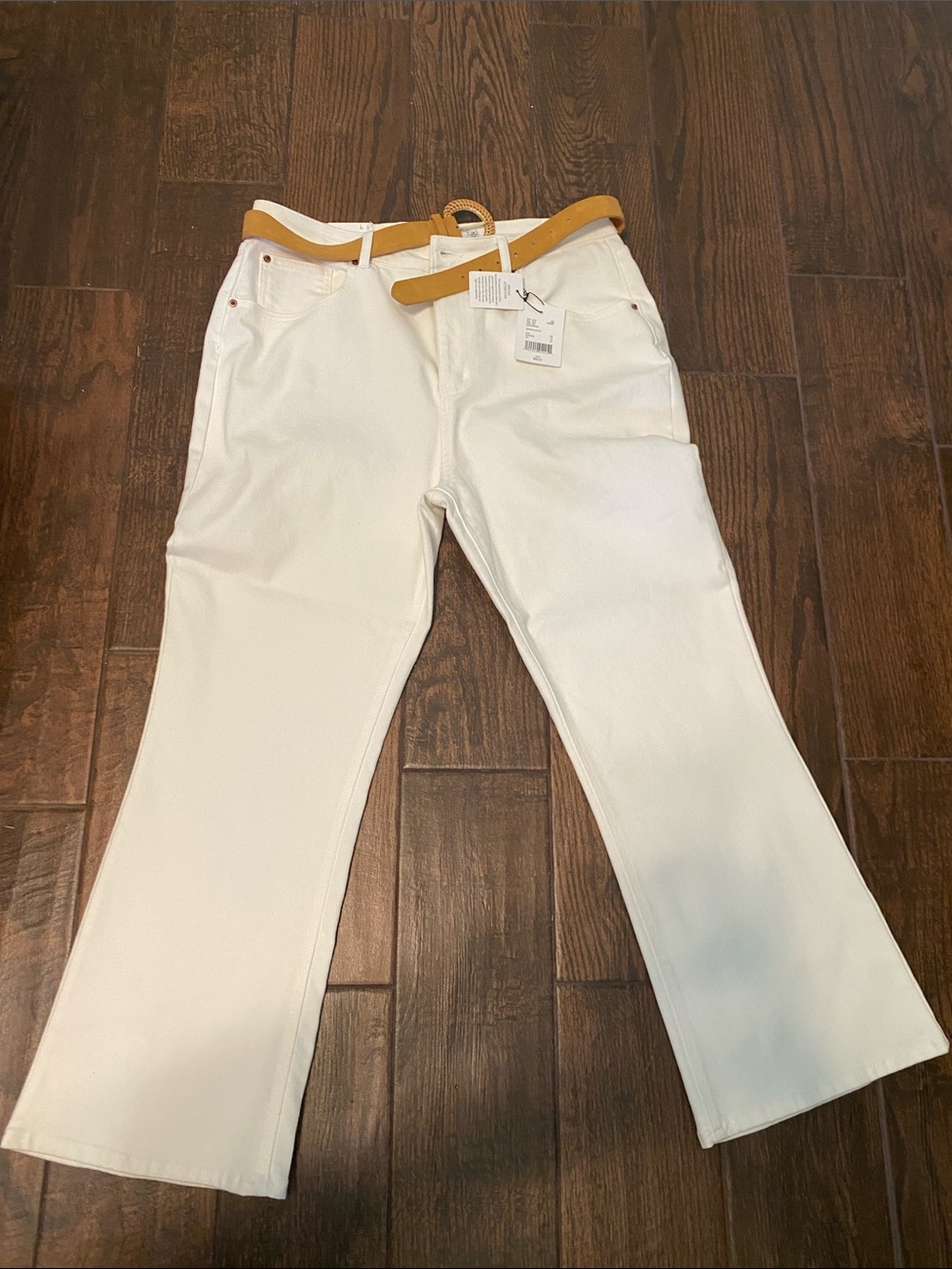 Gibson Latimer White Flared Jeans with Belt